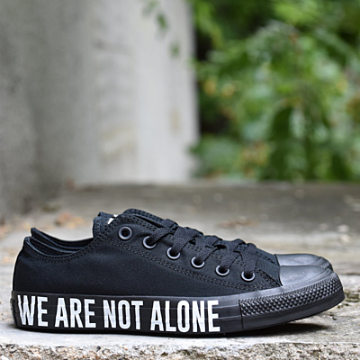 CHUCK TAYLOR ALL STAR WE ARE NOT ALONE Boty